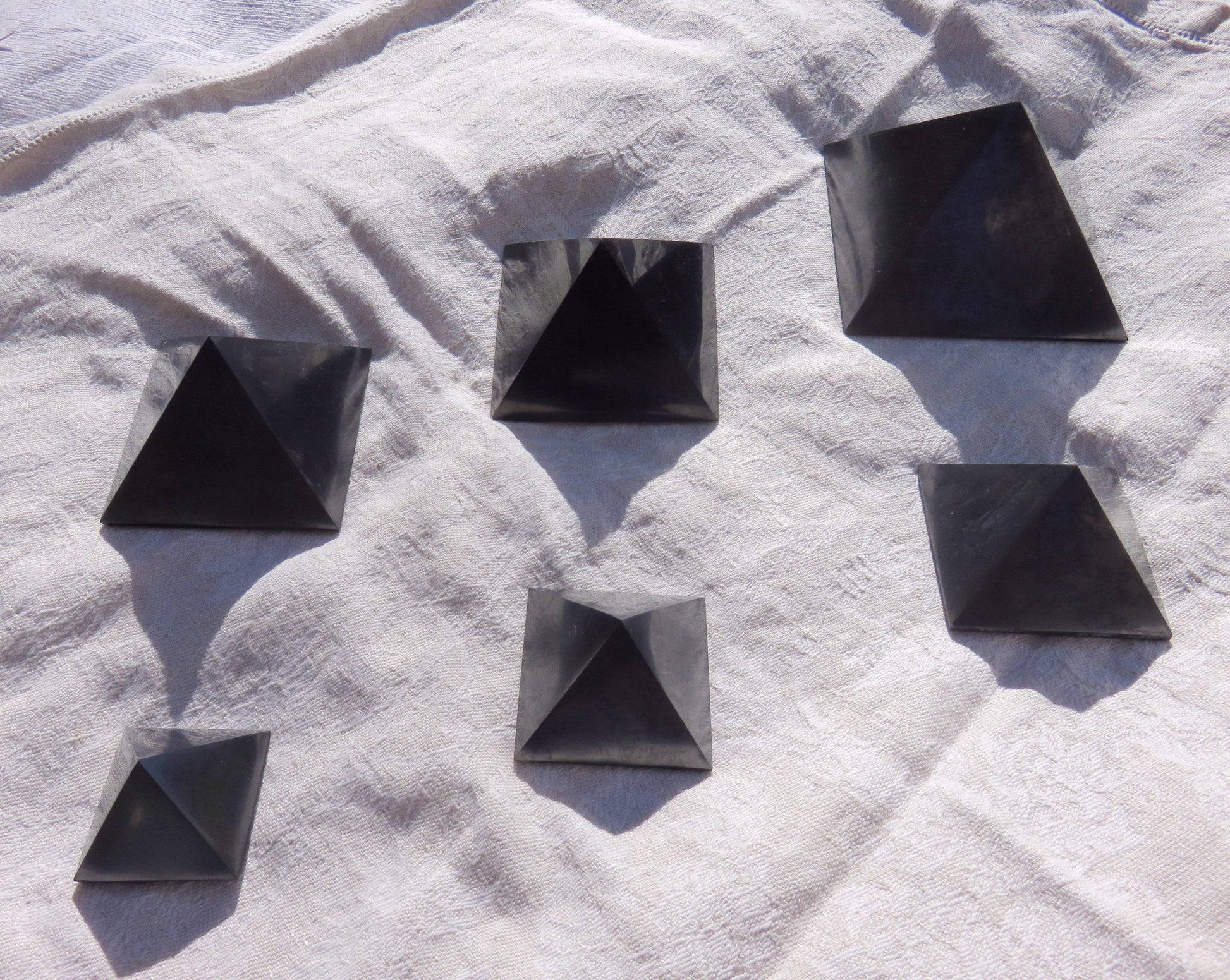 REAL SHUNGITE Pyramids + Cubes for EMF-Protection