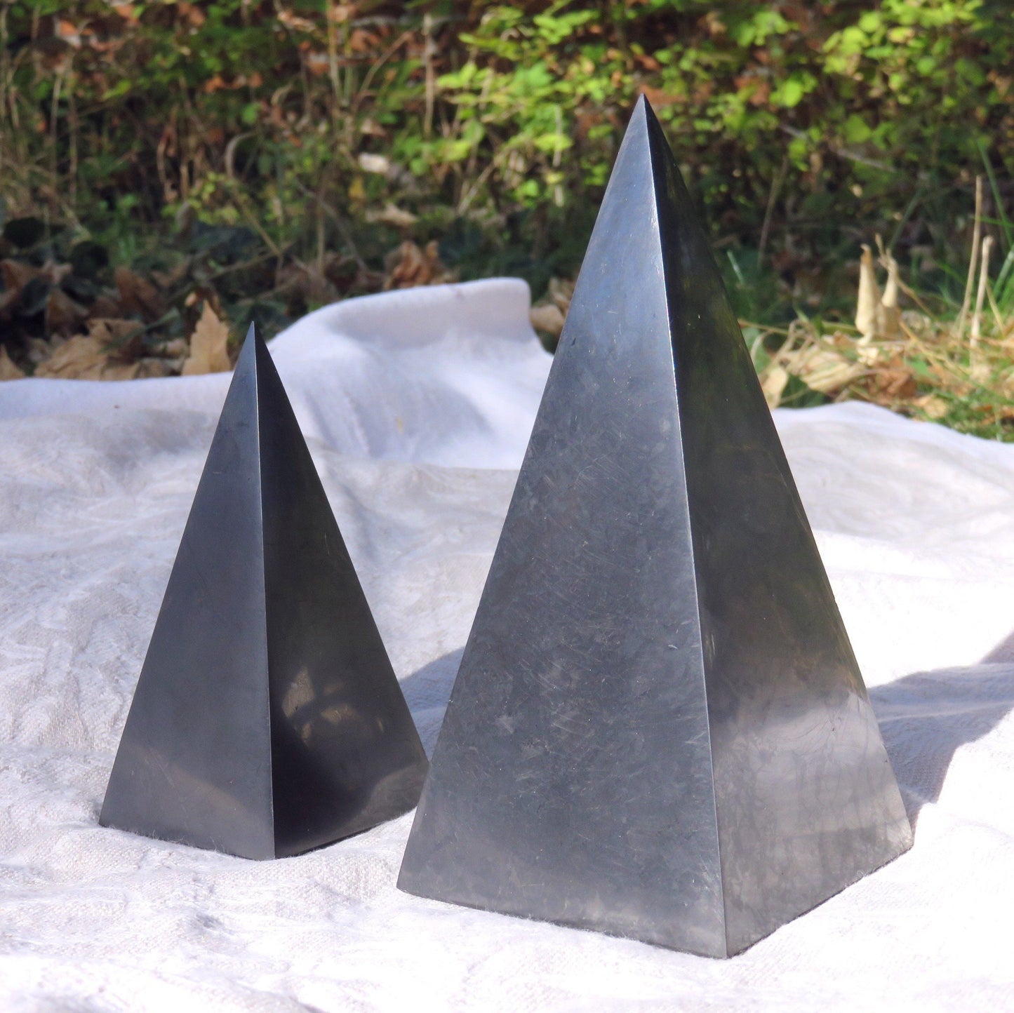 REAL SHUNGITE Pyramids + Cubes for EMF-Protection