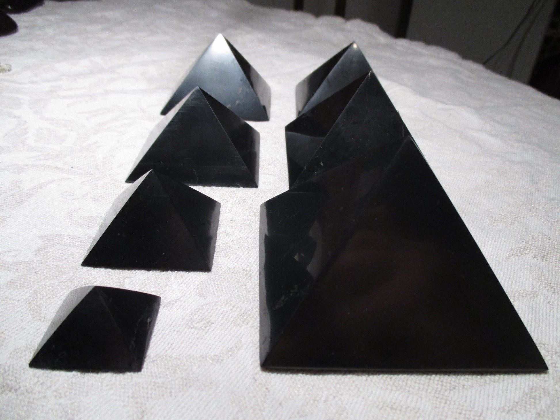 Type II SHUNGITE Pyramids + Cubes for EMF-Protection