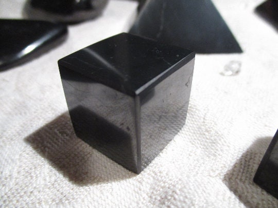 REAL SHUNGITE Pyramids + Cubes for EMF-Protection