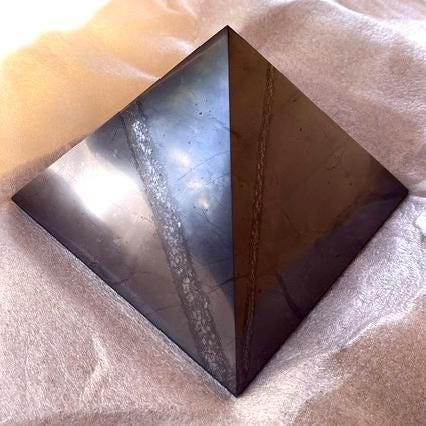 REAL SHUNGITE Pyramids + Cubes for EMF-Protection