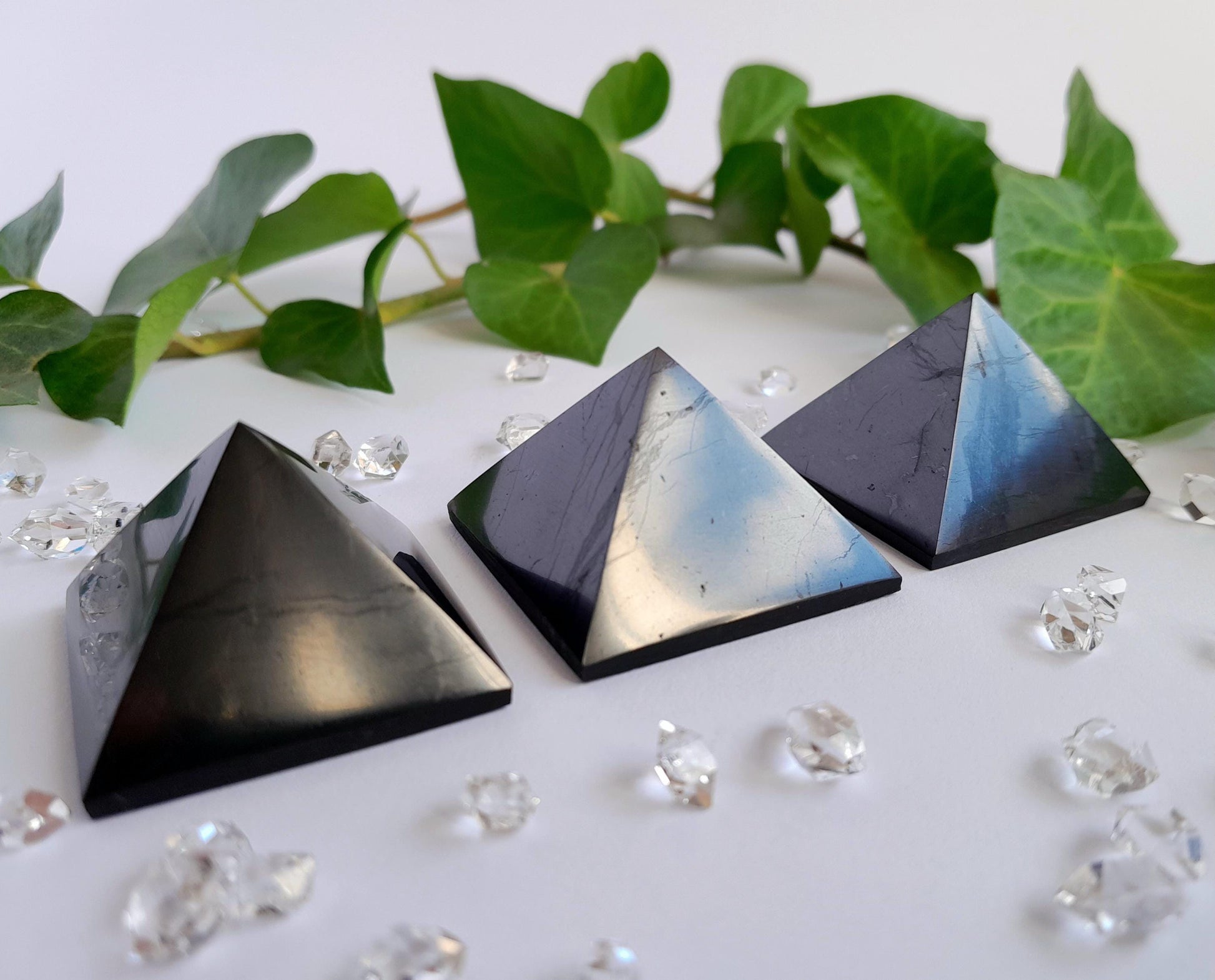REAL SHUNGITE Pyramids ++ Best Quality ++ for EMF-Protection